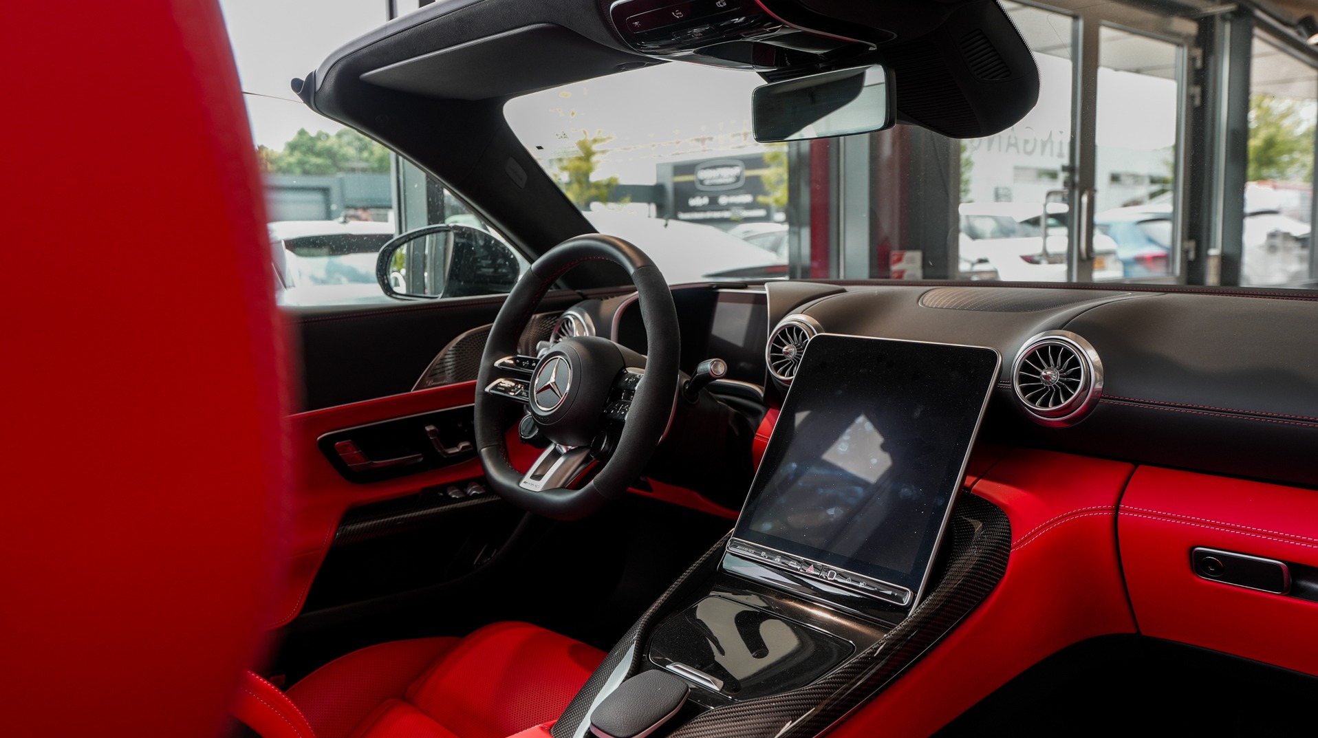 Page Content 6_content_image_1753254953721733871.jpg Customizing | F1 Automotive