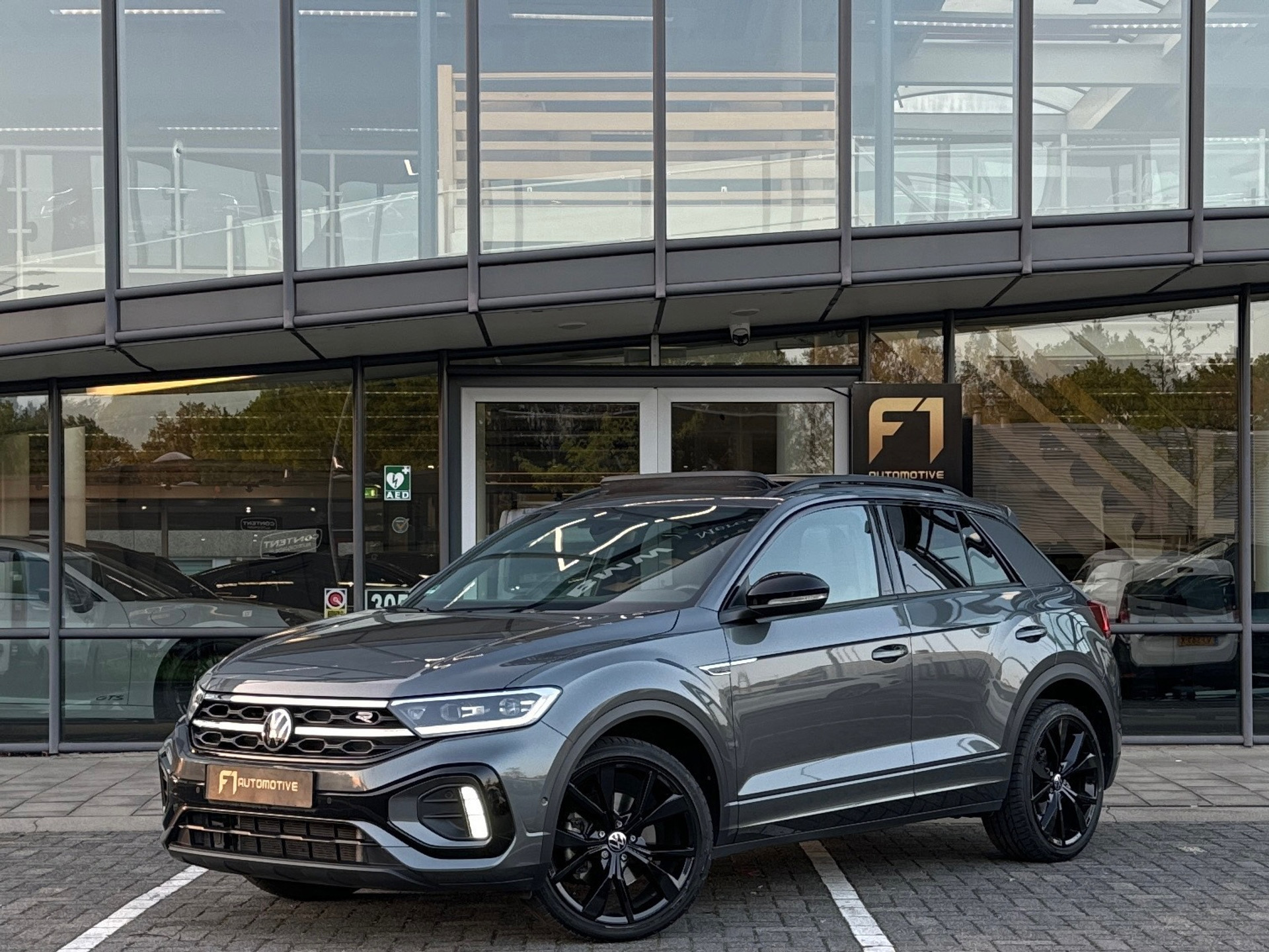 Volkswagen T-Roc 1.5 TSI R-Line Pano|Keyless|Sfeer|Camera|IQ 42533555-0.jpg | F1 Automotive