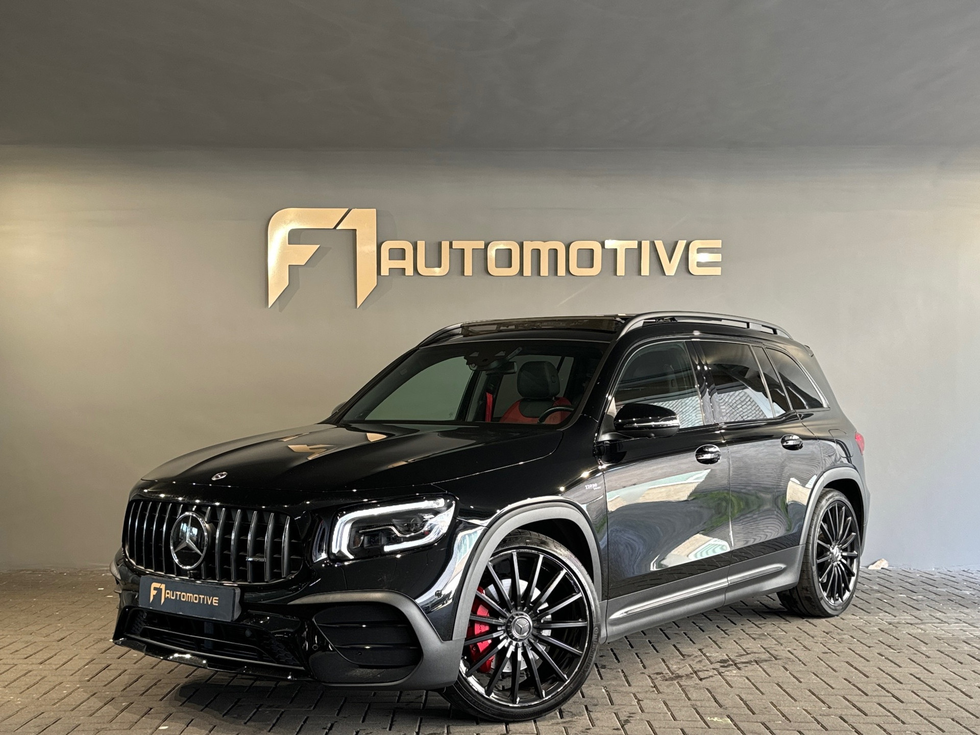 Mercedes-Benz GLB AMG 35 4MATIC 7p. Pano|HuD|Memory|Keyless 45695719-0.jpg | F1 Automotive