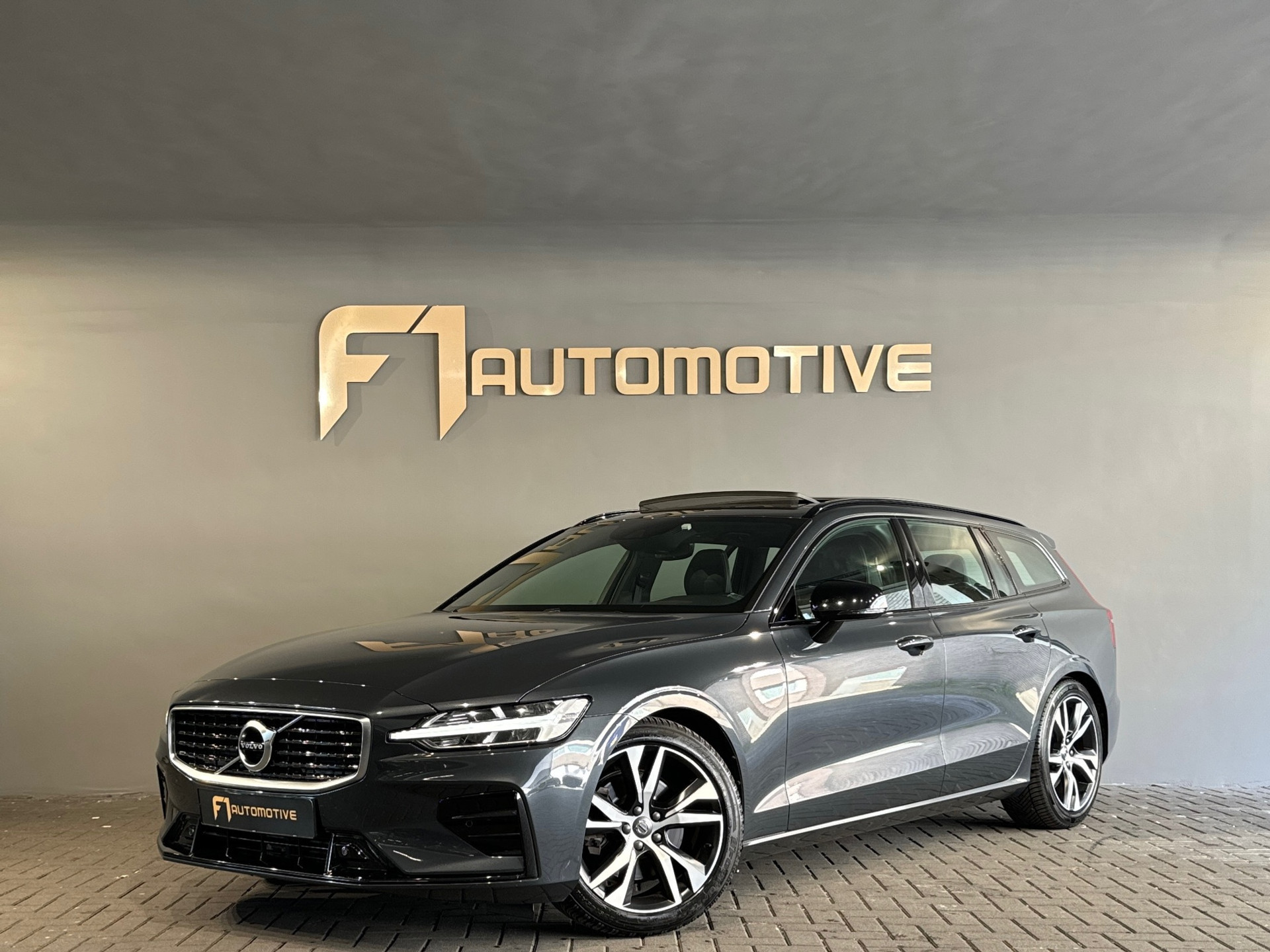 Volvo V60 2.0 T4 R-Design Pano|Harman/Kardon|Memory|Leer|VOL 45695796-0.jpg | F1 Automotive