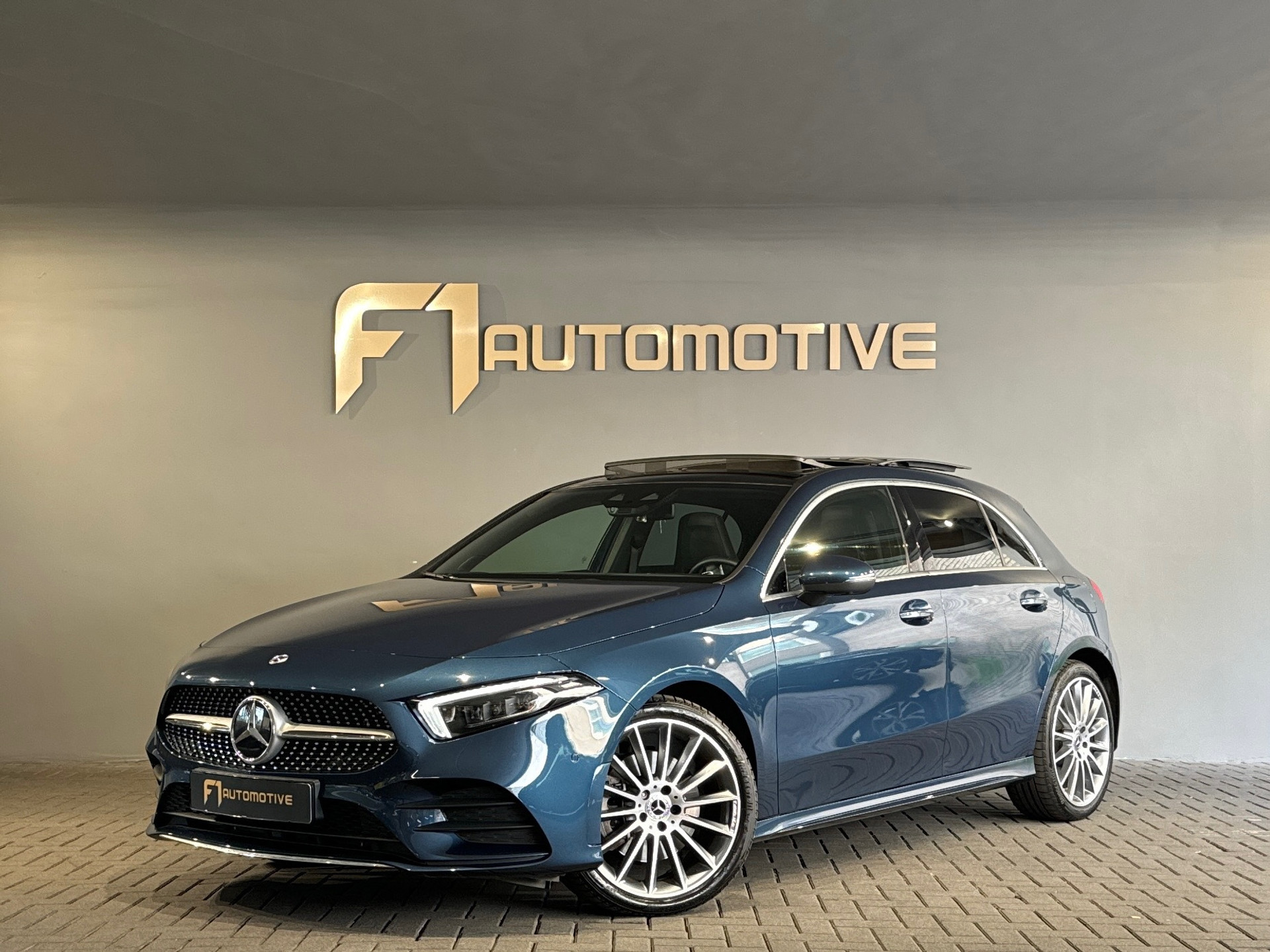 Mercedes-Benz A-Klasse 250 e AMG Pano|Keyless|HuD|360|Leder 46855283-0.jpg | F1 Automotive