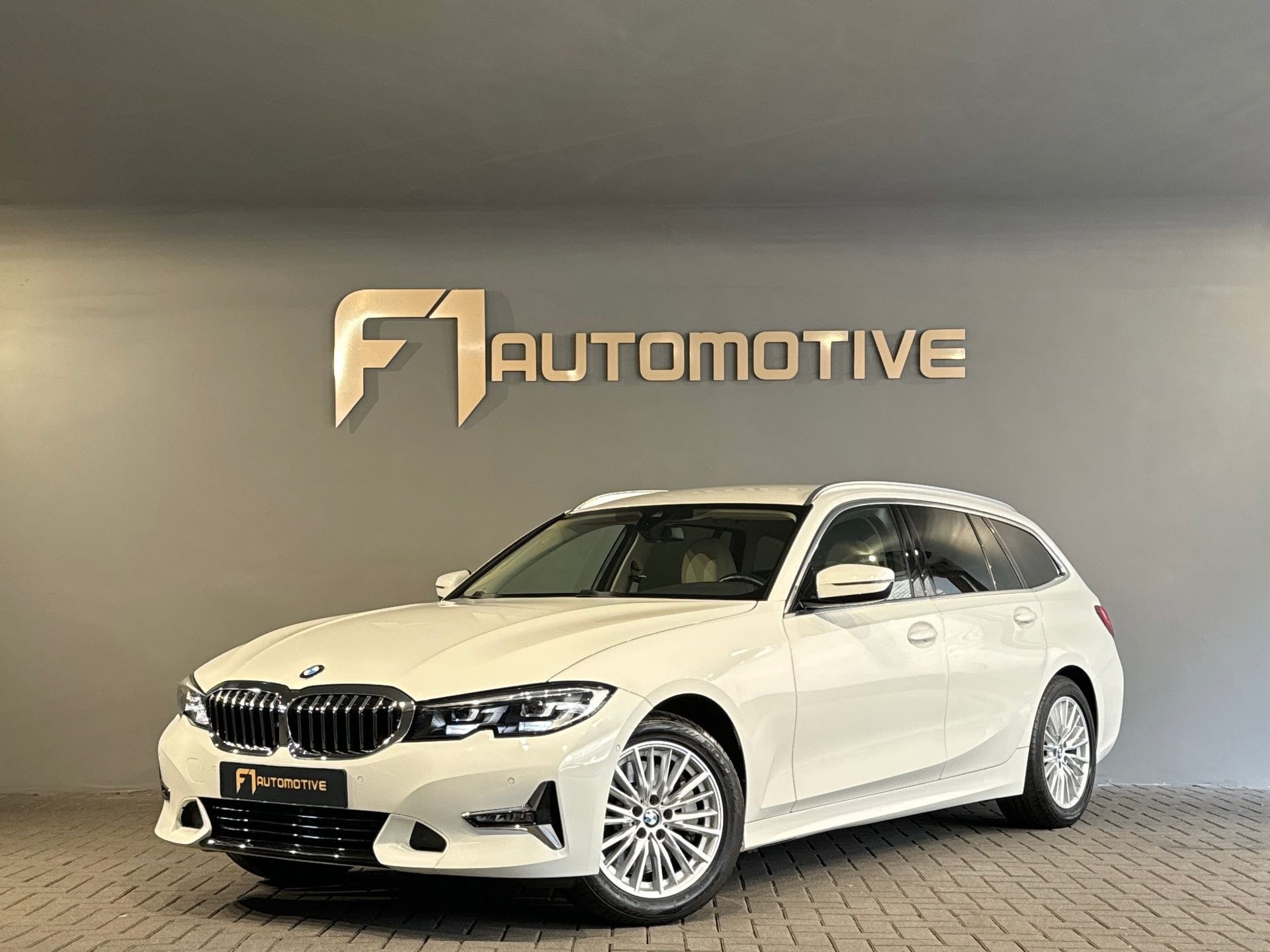 BMW 3 Serie Touring 330i xDrive Business Edition Plus Trekhaak 46885142-0.jpg | F1 Automotive