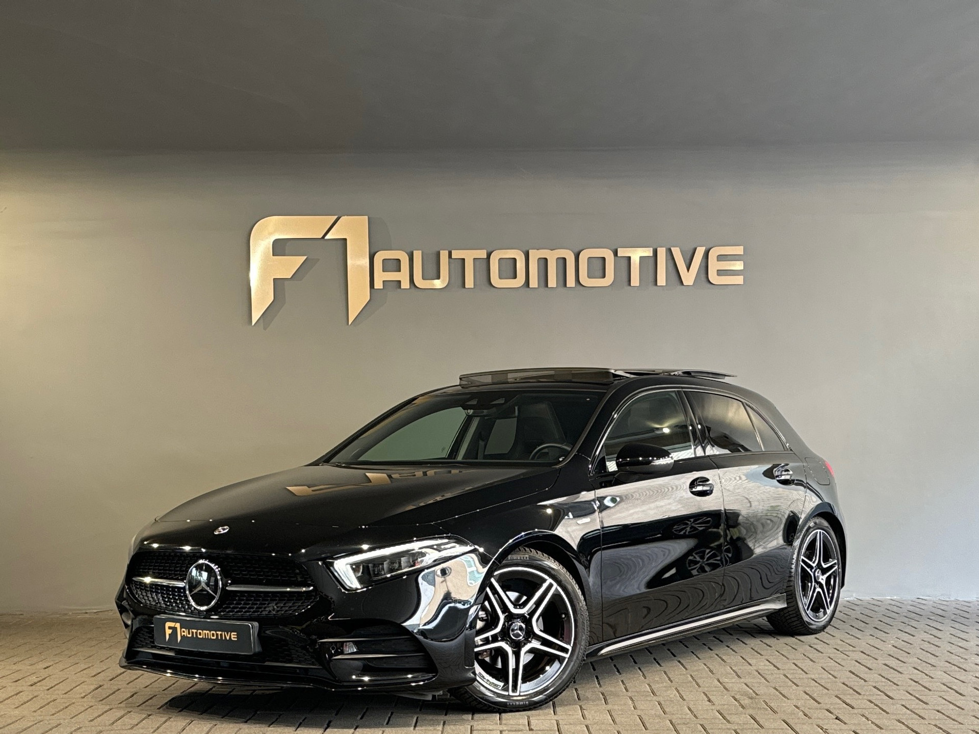 Mercedes-Benz A-Klasse 200 AMG Pano|Sfeer|Night|CarPlay|Camera 46885542-0.jpg | F1 Automotive