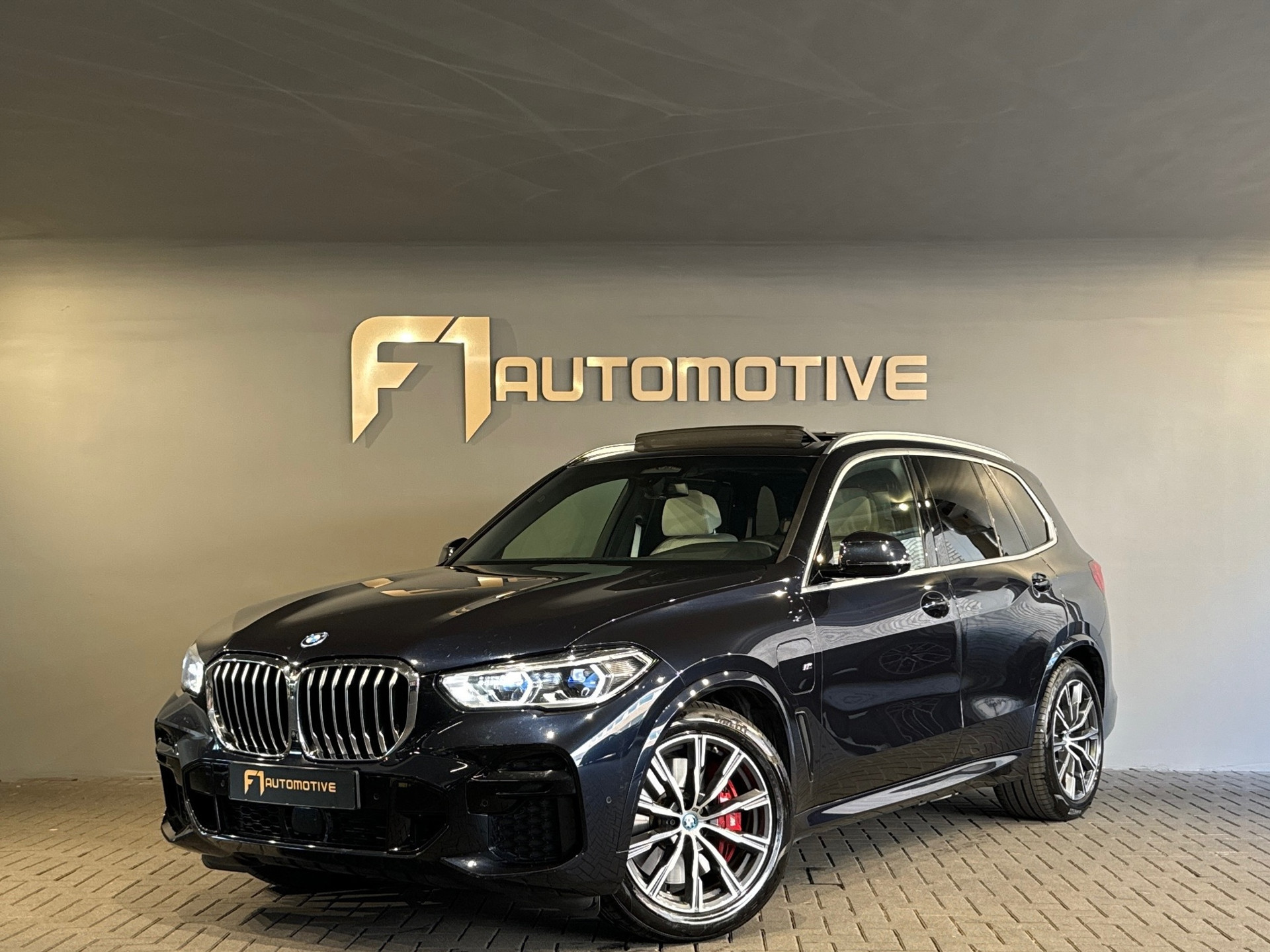 BMW X5 XDrive45e High Executive M Sport Pano|HuD|keyl|Trekhaak 46940322-0.jpg | F1 Automotive