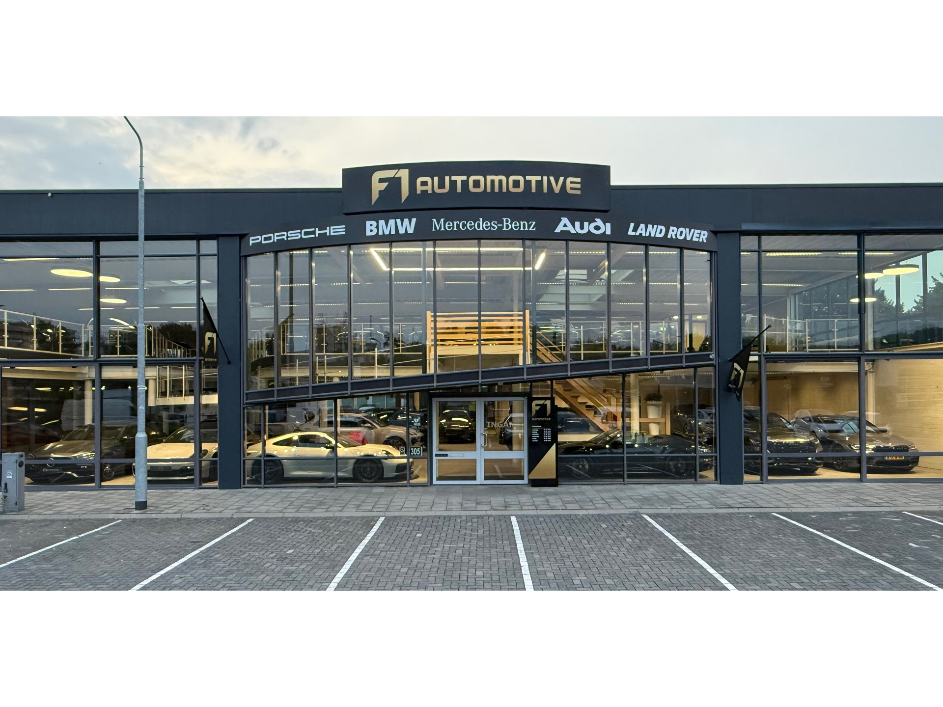 Volkswagen Golf 2.0 TSI R 4M Performance 20 Jahre Pano|Memory 47126200-1.jpg | F1 Automotive