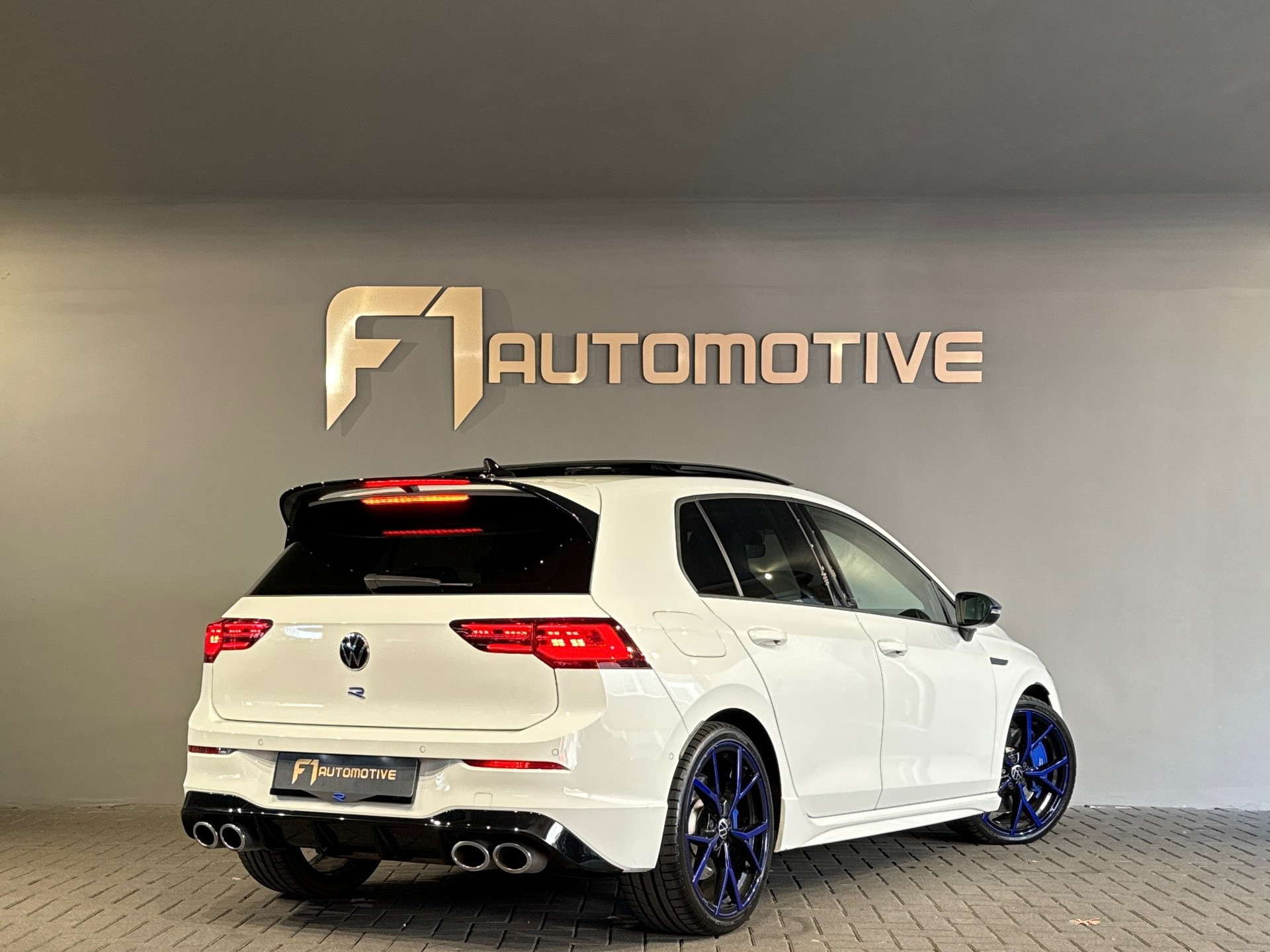 Volkswagen Golf 2.0 TSI R 4M Performance 20 Jahre Pano|Memory 47126200-2.jpg | F1 Automotive