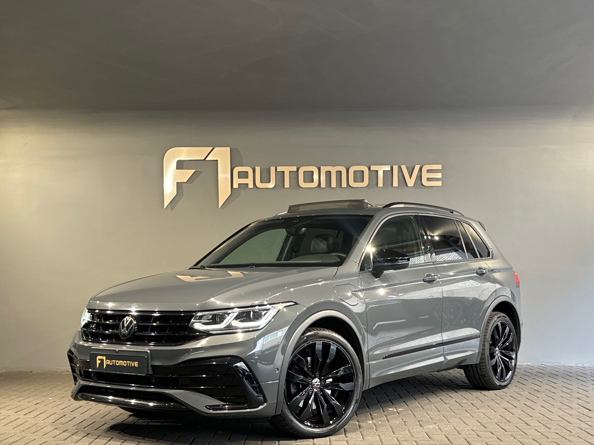 Volkswagen Tiguan 1.4 TSI eHybrid R-Line Pano|IQ|360C|Trekhaak 47148683-0.jpg | F1 Automotive