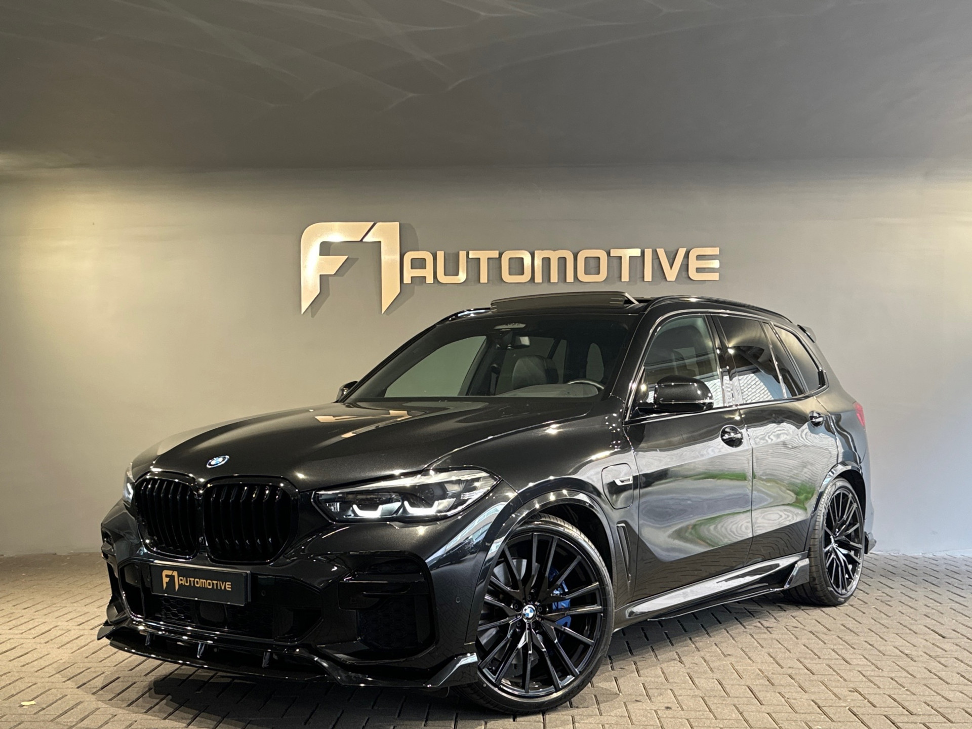BMW X5 XDrive45e High Exec M Sport Pano|HuD|Skylounge|Memory 47493337-0.jpg | F1 Automotive