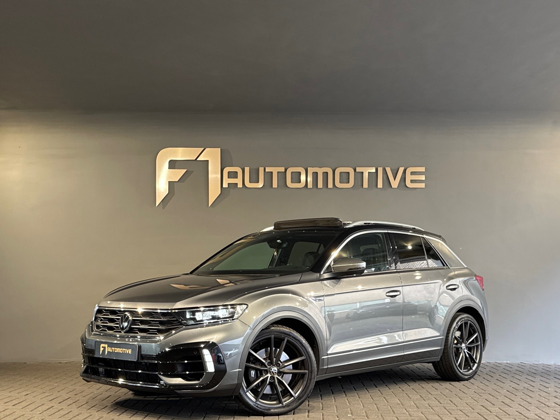Volkswagen T-Roc 2.0 TSI 4Motion R Pano|Akra|Beats|Keyless 47657435-0.jpg | F1 Automotive