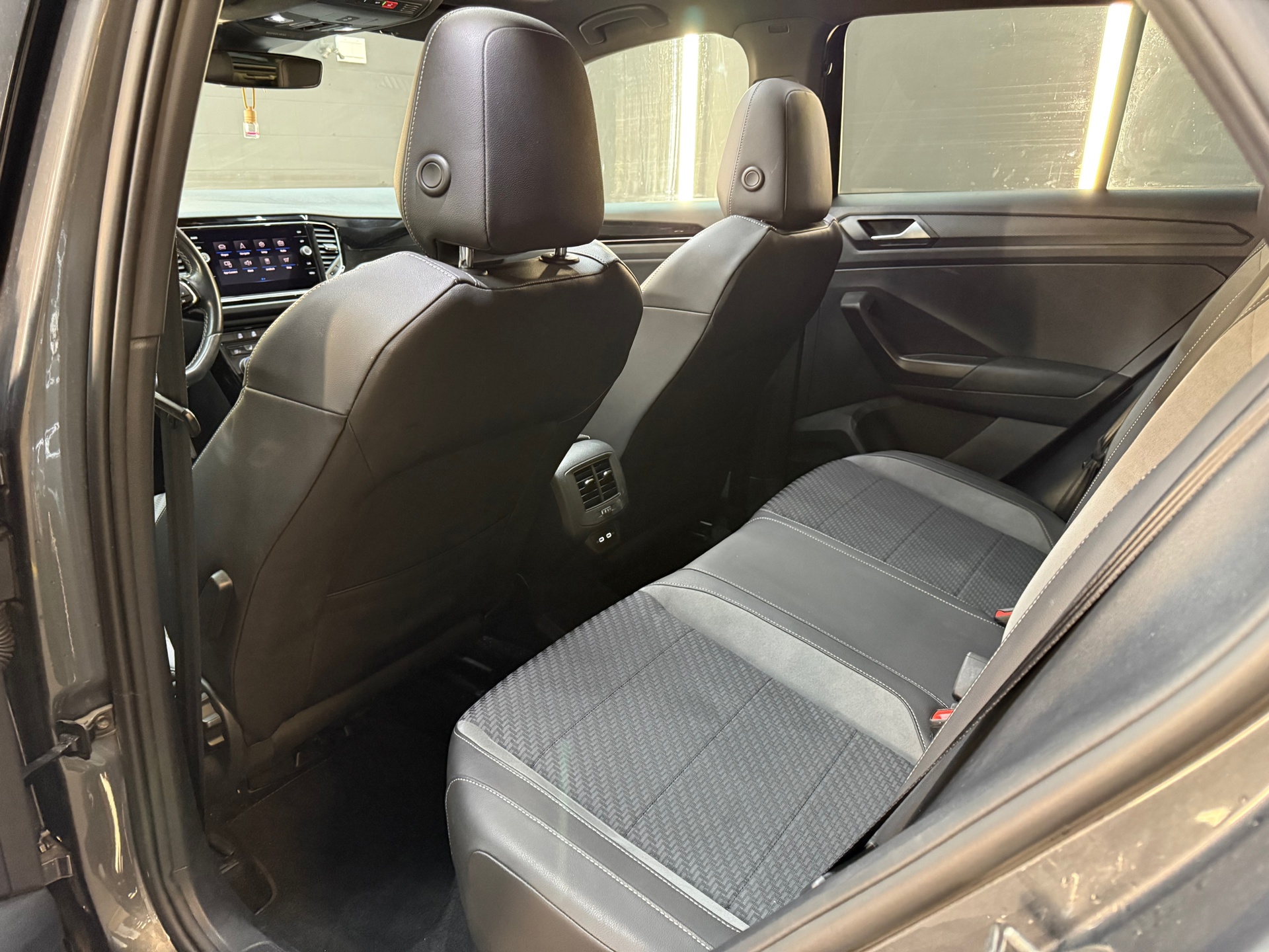 Volkswagen T-Roc 2.0 TSI 4Motion R Pano|Akra|Beats|Keyless 47657435-13.jpg | F1 Automotive