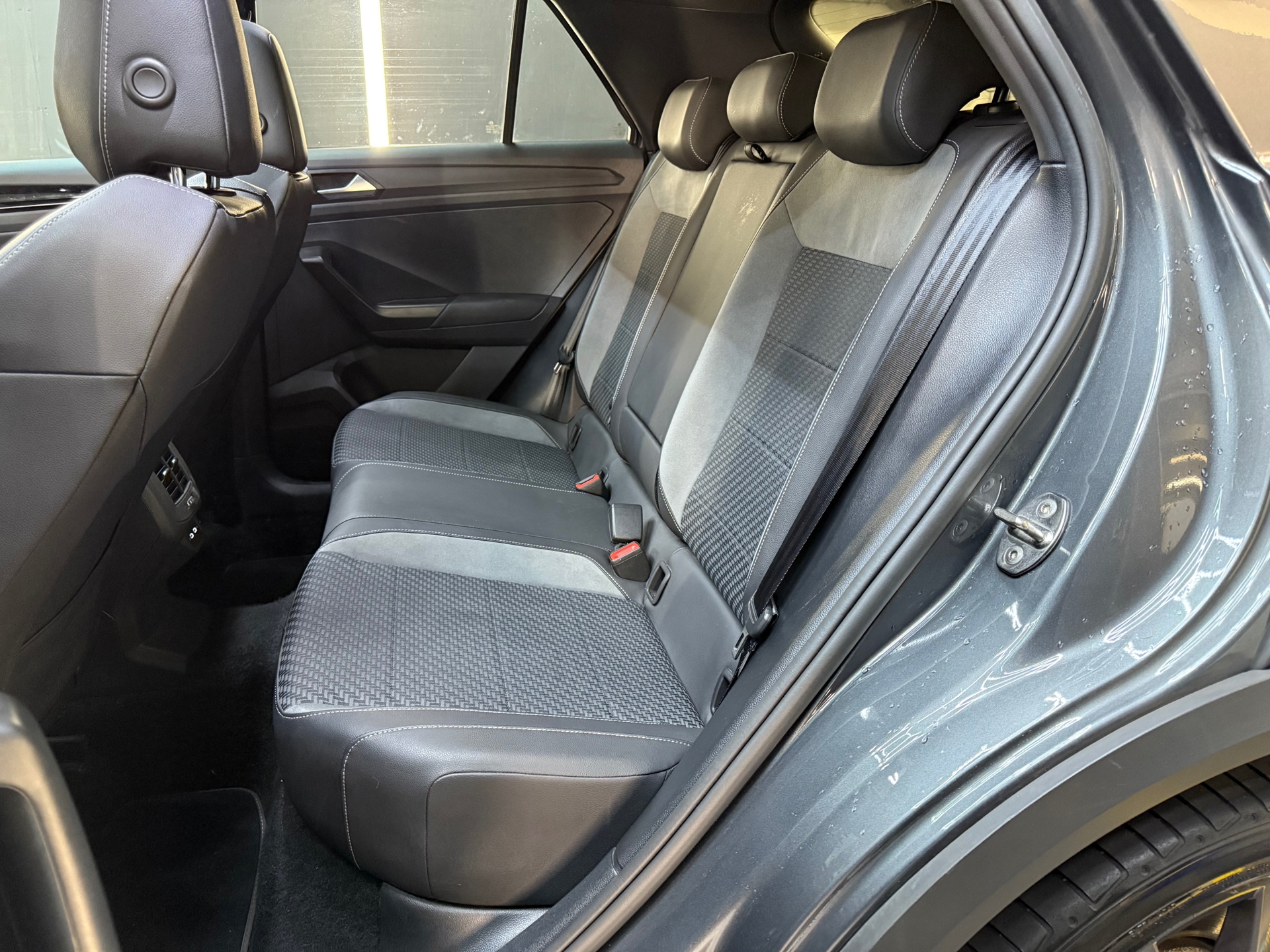 Volkswagen T-Roc 2.0 TSI 4Motion R Pano|Akra|Beats|Keyless 47657435-14.jpg | F1 Automotive