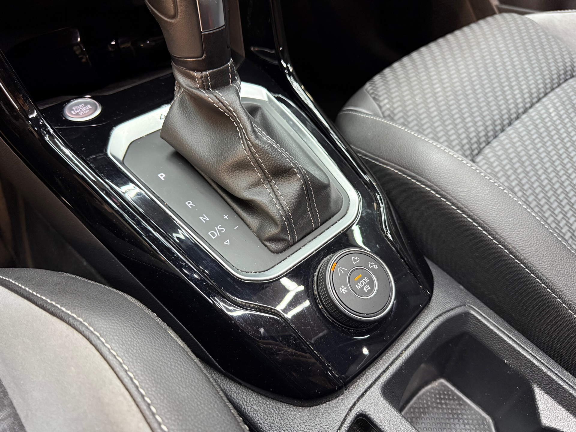 Volkswagen T-Roc 2.0 TSI 4Motion R Pano|Akra|Beats|Keyless 47657435-17.jpg | F1 Automotive