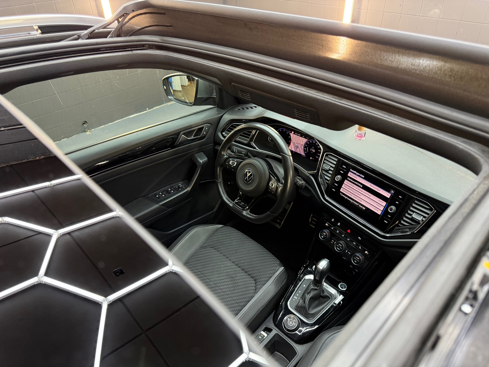 Volkswagen T-Roc 2.0 TSI 4Motion R Pano|Akra|Beats|Keyless 47657435-35.jpg | F1 Automotive