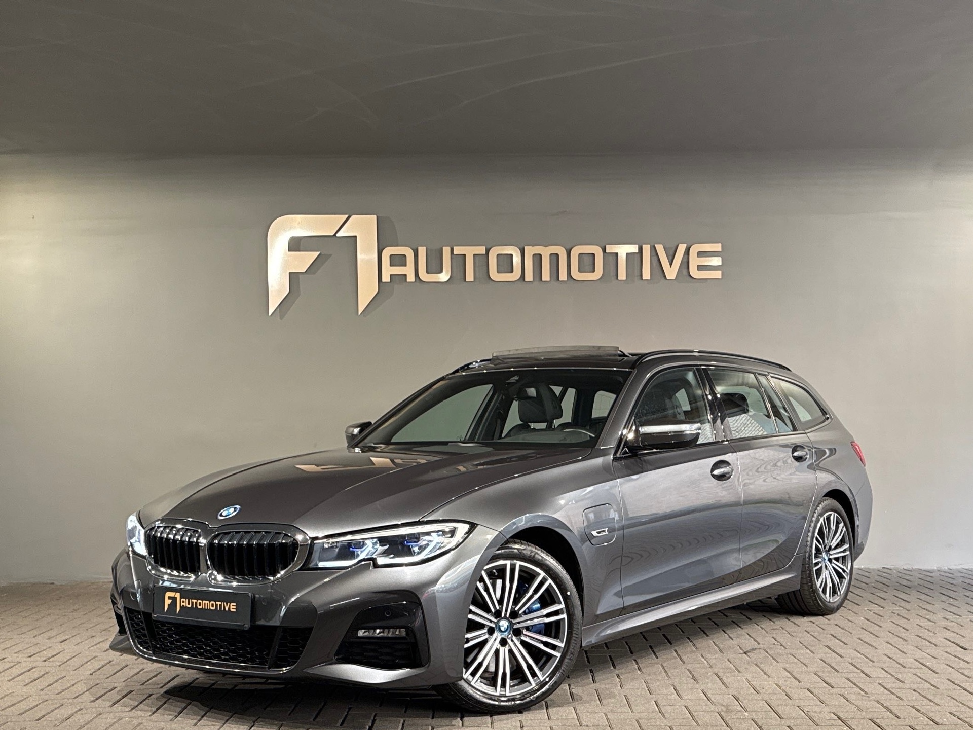 BMW 3 Serie Touring 320e Pano|M Sport|Memory|HuD|Sfeer|Leder 47951278-0.jpg | F1 Automotive