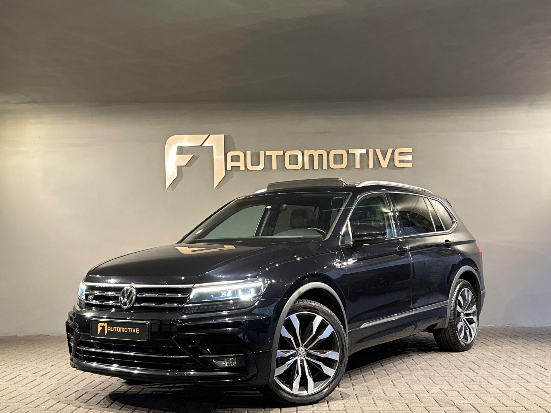 Volkswagen Tiguan Allspace 1.5 TSI R Line 7p. Pano|Trekhaak 48522507-0.jpg | F1 Automotive