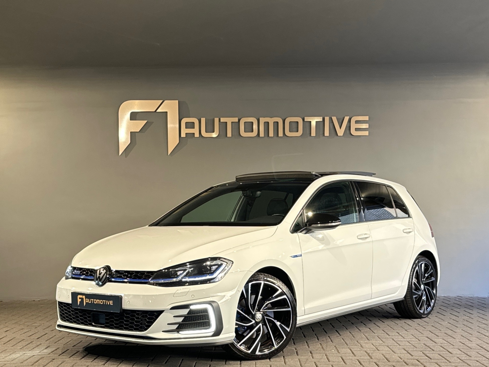 Volkswagen Golf 1.4 TSI PHEV GTE Pano|Sfeer|19”|ACC|CarPlay 49019955-0.jpg | F1 Automotive