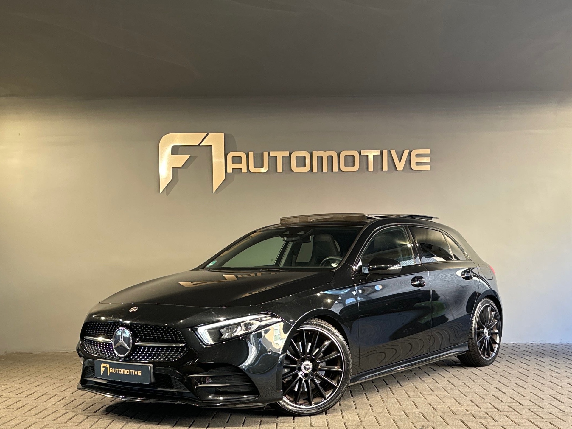Mercedes-Benz A-Klasse 220 AMG Pano|Night|Sfeer|Camera|19” 49022108-0.jpg | F1 Automotive