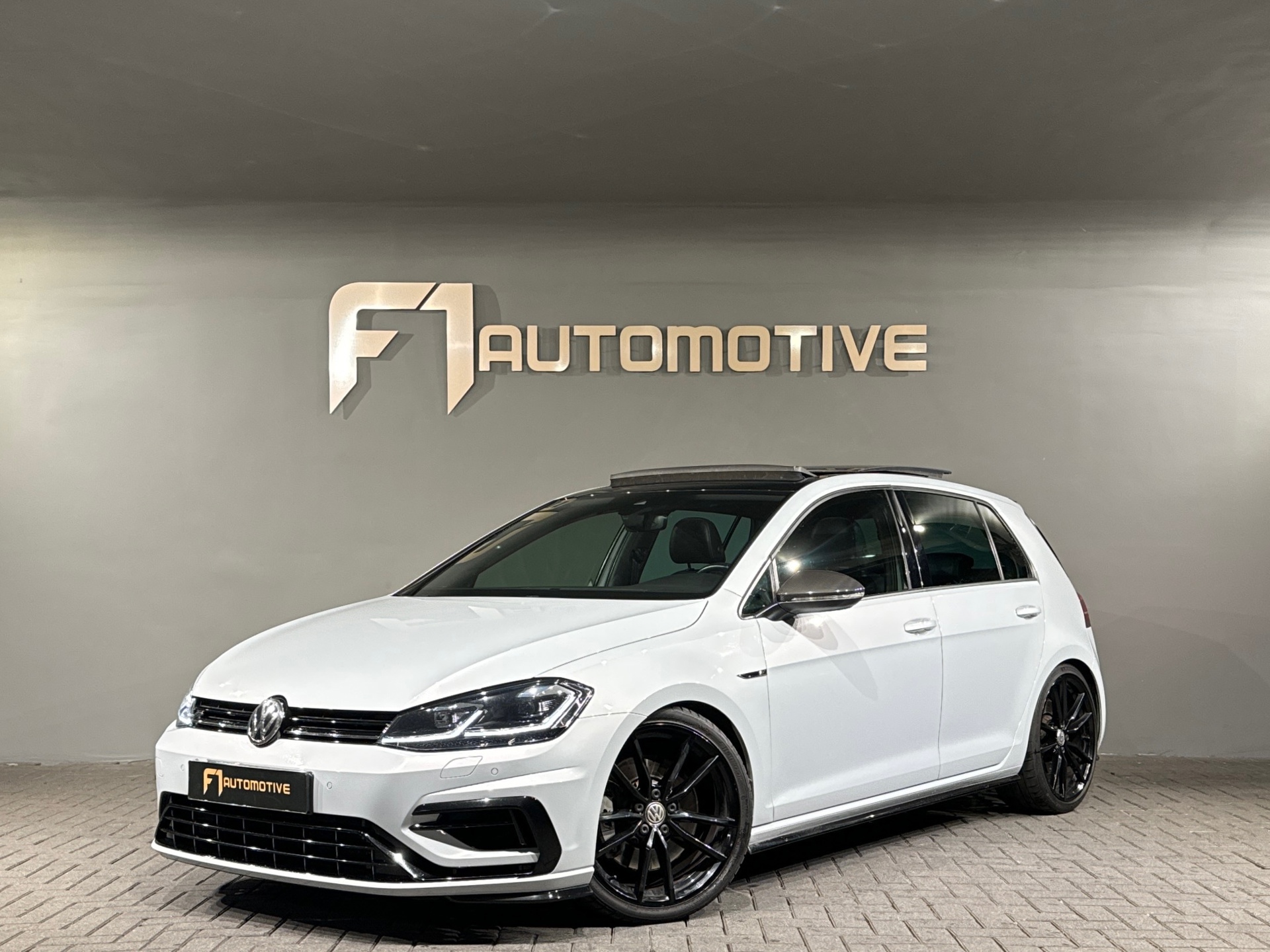 Volkswagen Golf 2.0 TSI 4Motion R Pano|Akra|Keyles|Leder|VOL 49219465-0.jpg | F1 Automotive