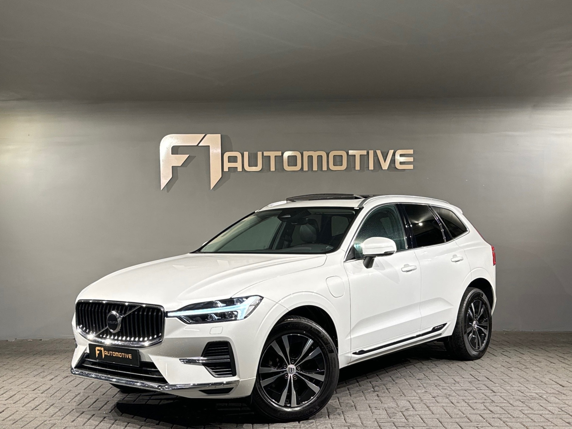Volvo XC60 2.0 Recharge T6 AWD Inscription Pano|H/K|Keyless 49326303-0.jpg | F1 Automotive