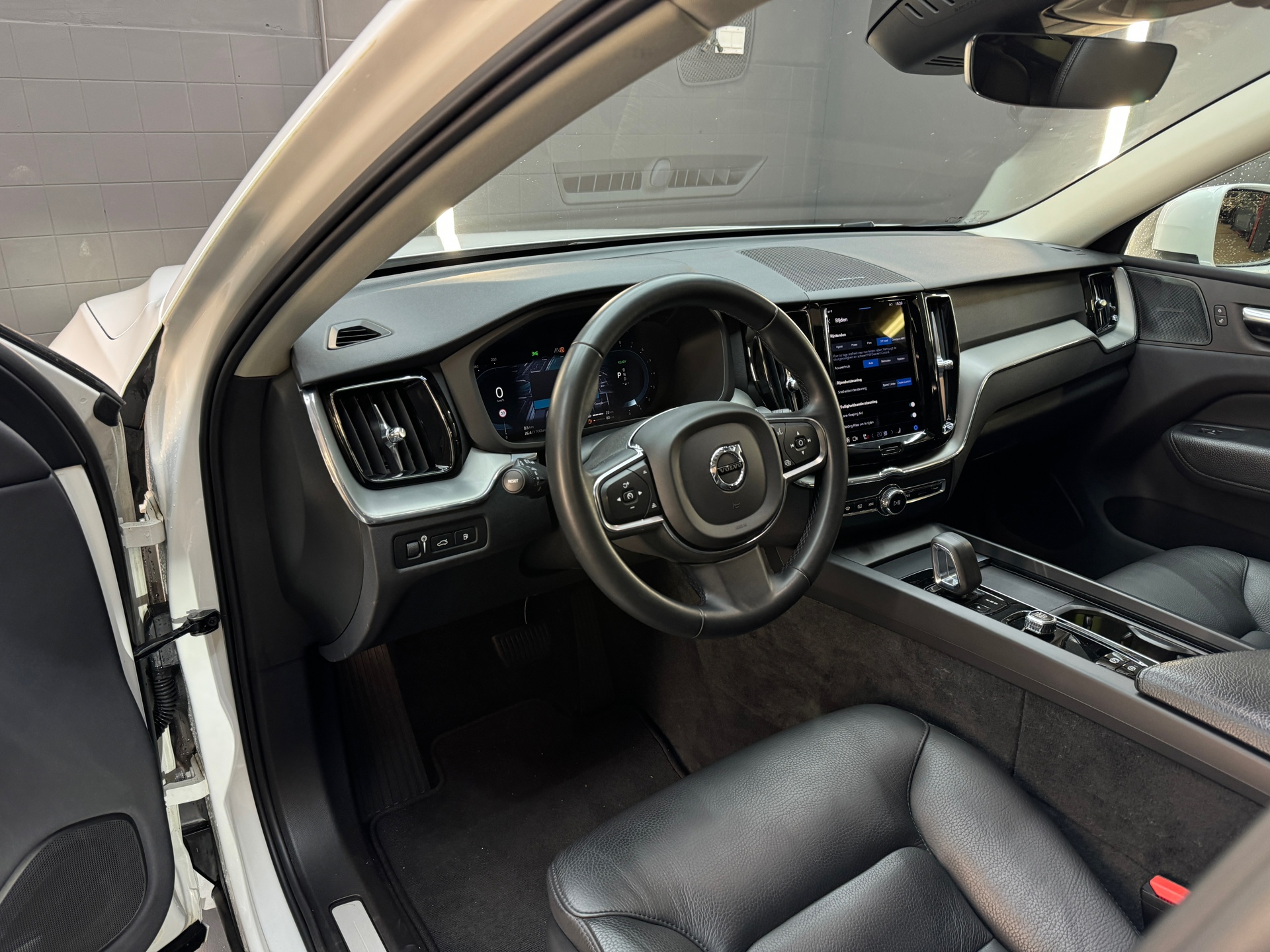 Volvo XC60 2.0 Recharge T6 AWD Inscription Pano|H/K|Keyless 49326303-4.jpg | F1 Automotive