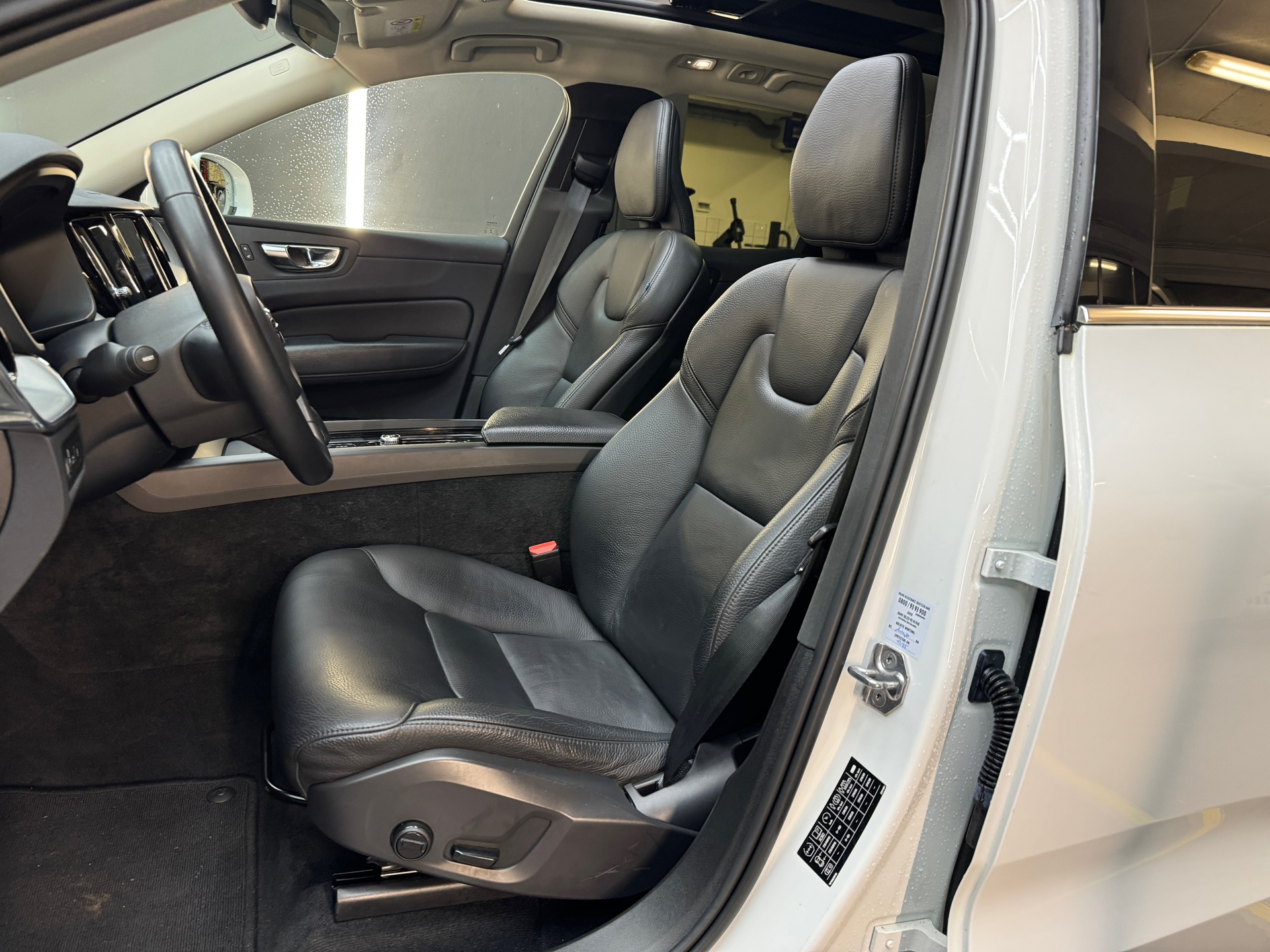 Volvo XC60 2.0 Recharge T6 AWD Inscription Pano|H/K|Keyless 49326303-5.jpg | F1 Automotive