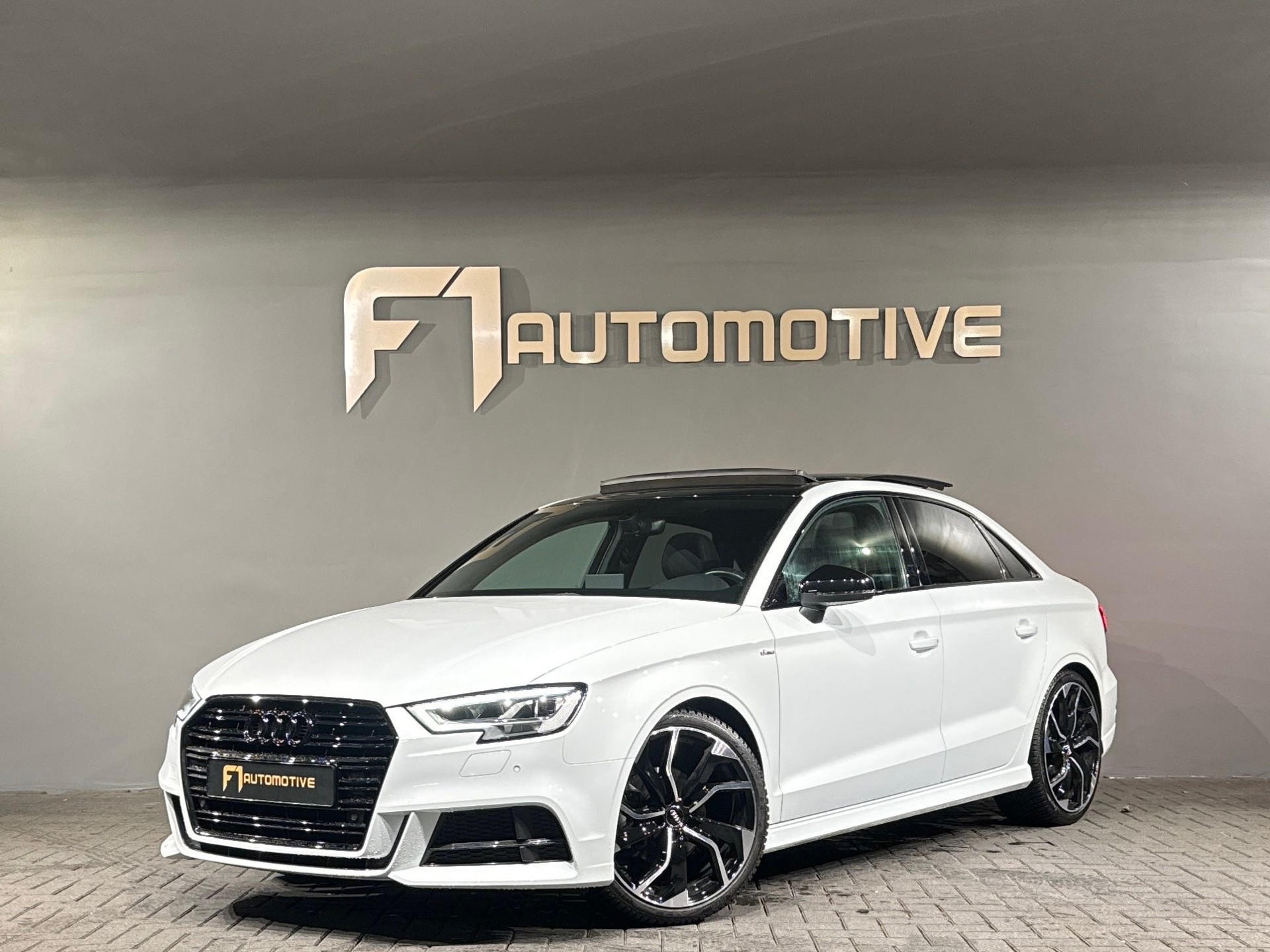Audi A3 Limousine 35 TFSI CoD Advance Sport 2x S Line Pano 49435671-0.jpg | F1 Automotive