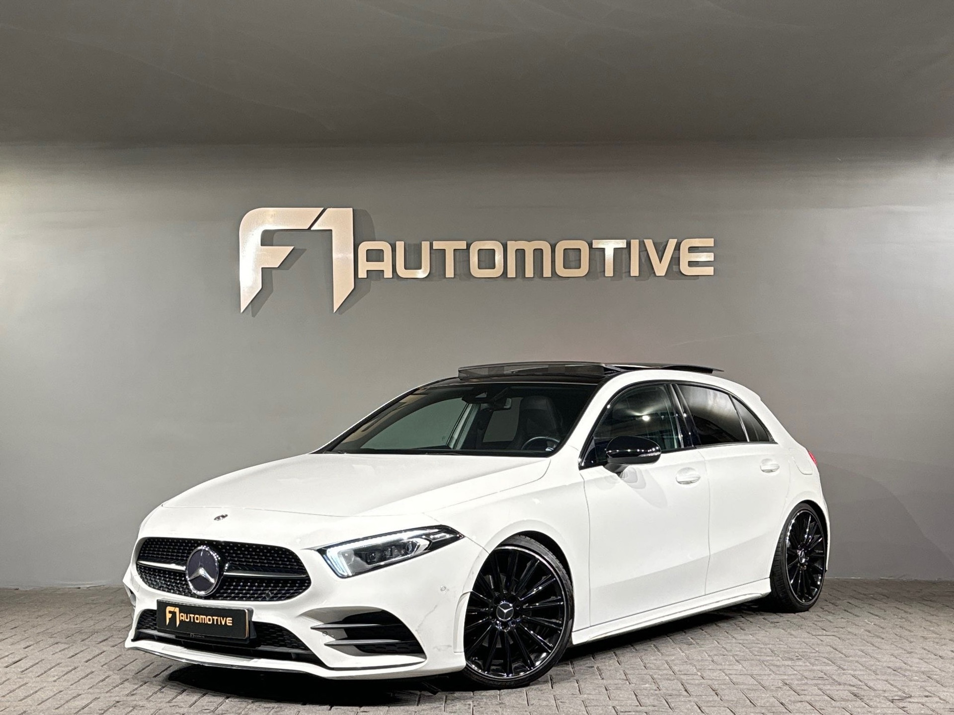 Mercedes-Benz A-Klasse 200 AMG Pano|Night|Sfeer|Camera|19" 49515690-0.jpg | F1 Automotive