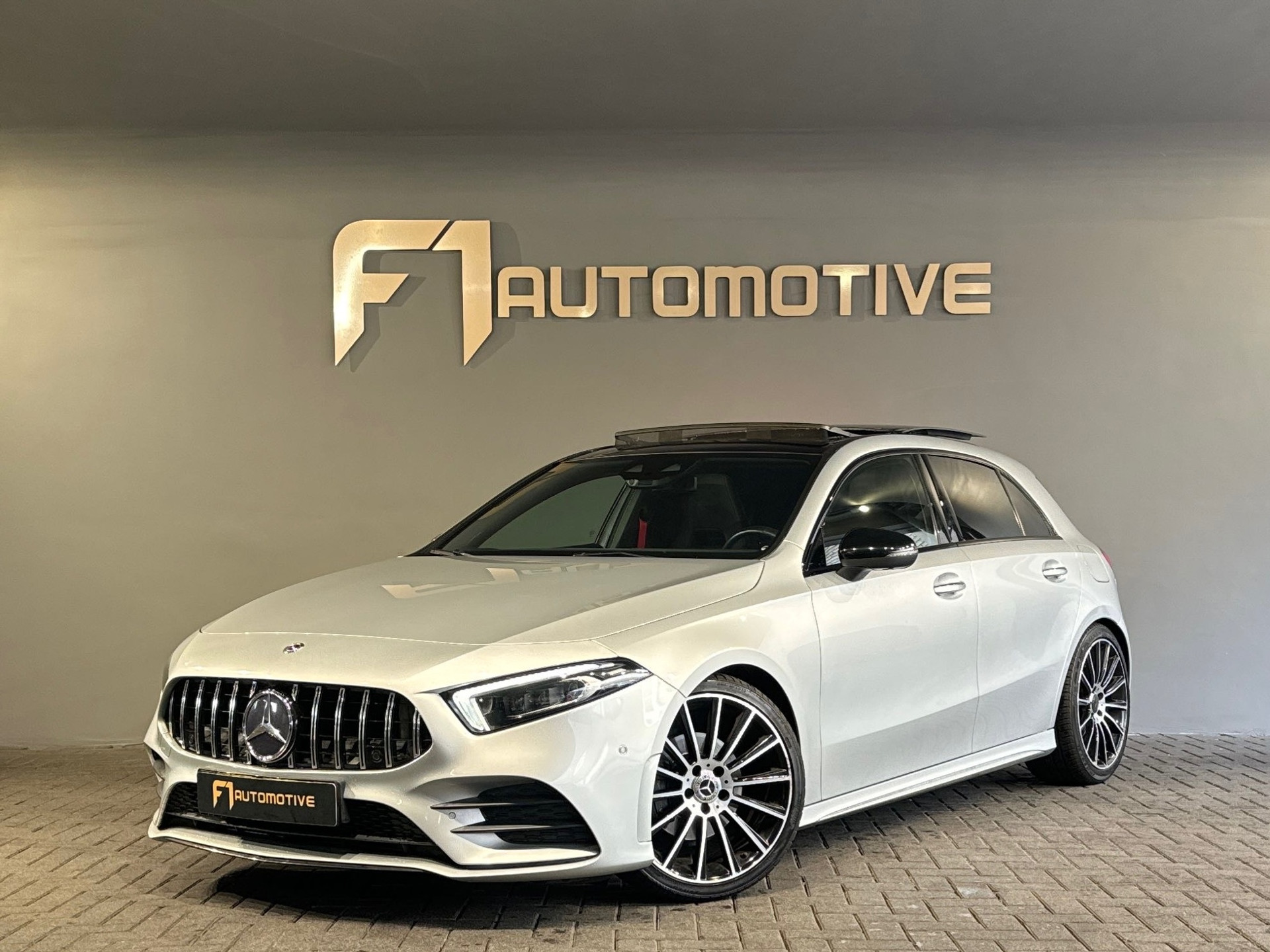 Mercedes-Benz A-Klasse 200 AMG Pano|Memory|Leer|360Cam|Keyless 49517830-0.jpg | F1 Automotive