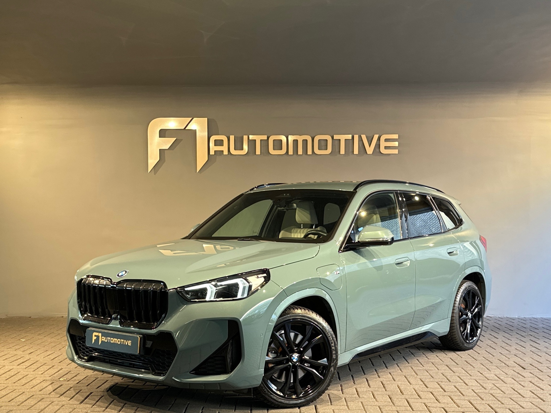 BMW X1 XDrive25e Memory|Harman Kardon|HuD|Leer|Keyles|360Cam 49627748-0.jpg | F1 Automotive