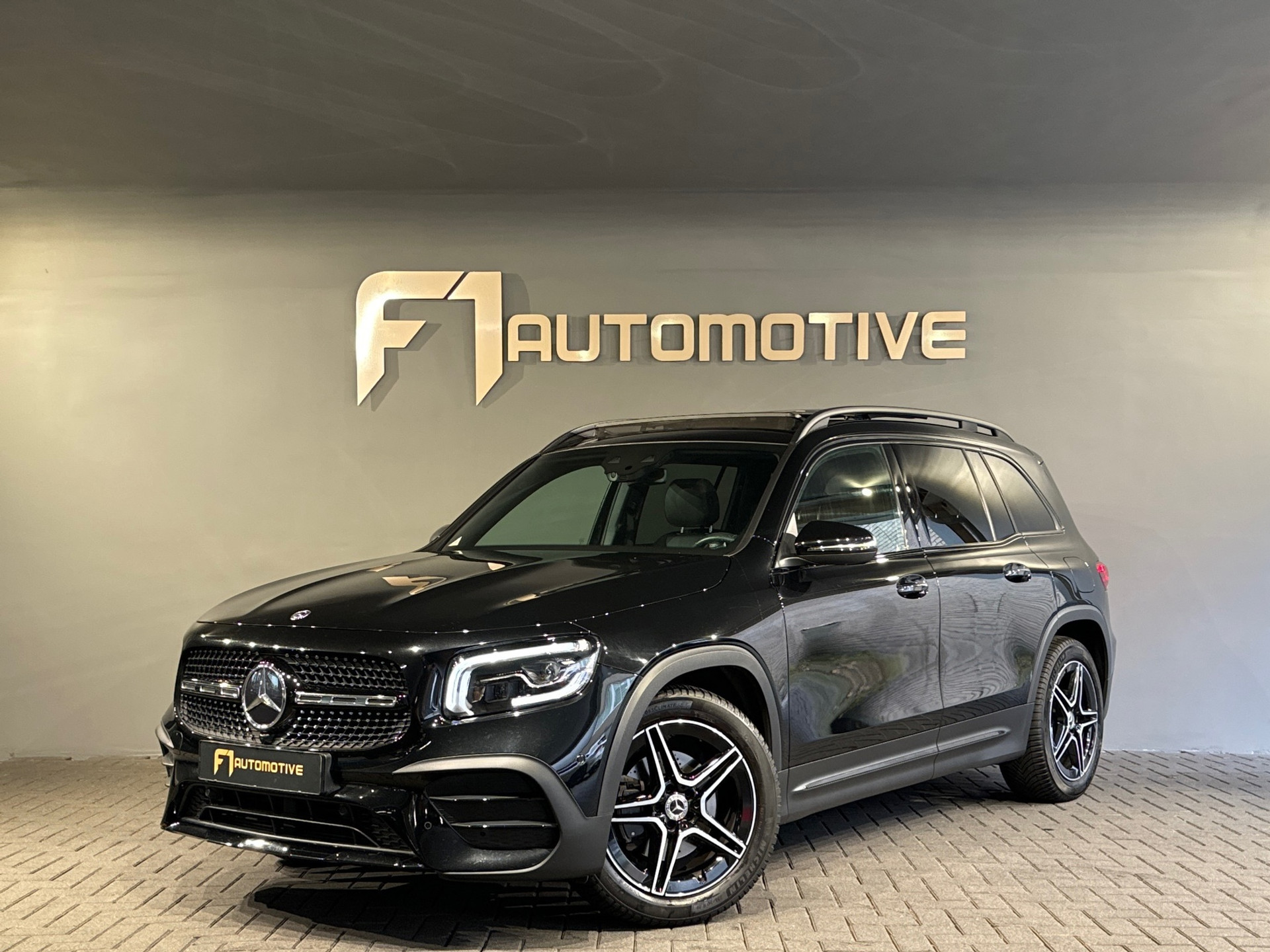 Mercedes-Benz GLB 200 AMG Pano|Memory|Sfeer|Keyless|NL Auto 49727599-0.jpg | F1 Automotive