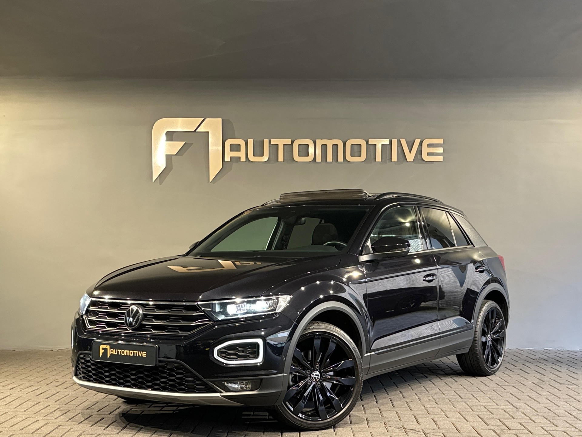 Volkswagen T-Roc 1.5 TSI Sport Business R Line Pano|Keyless 50000711-0.jpg | F1 Automotive