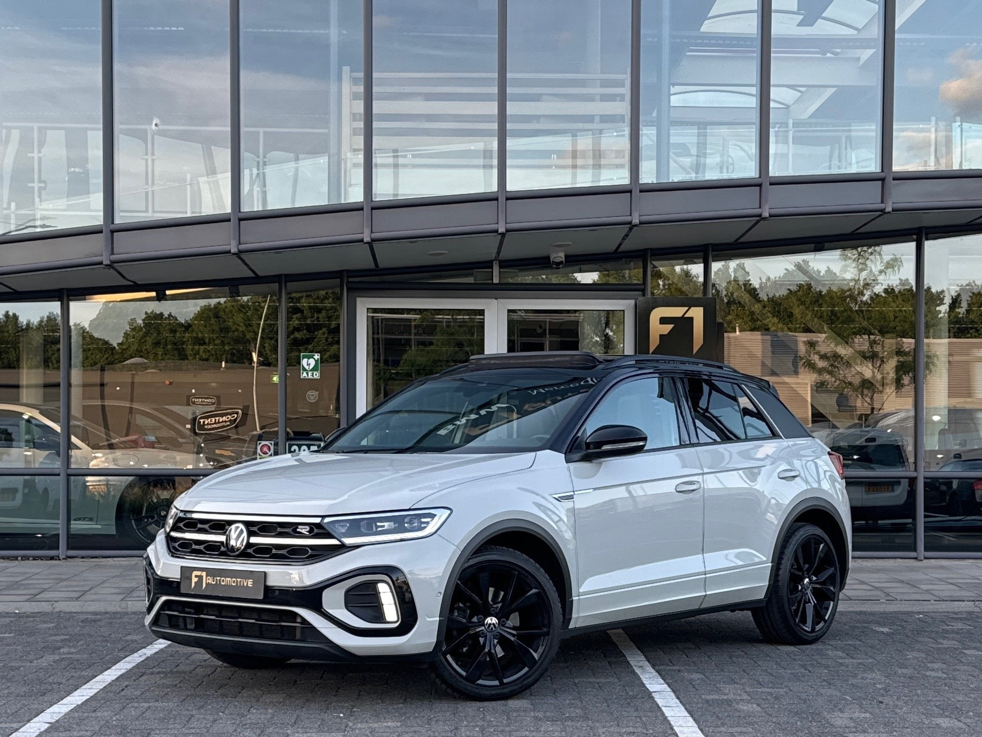 Volkswagen T-Roc 1.5 TSI R-Line Pano|Beats|Keyl|Camera|Dodeh 45097312-0.jpg | F1 Automotive