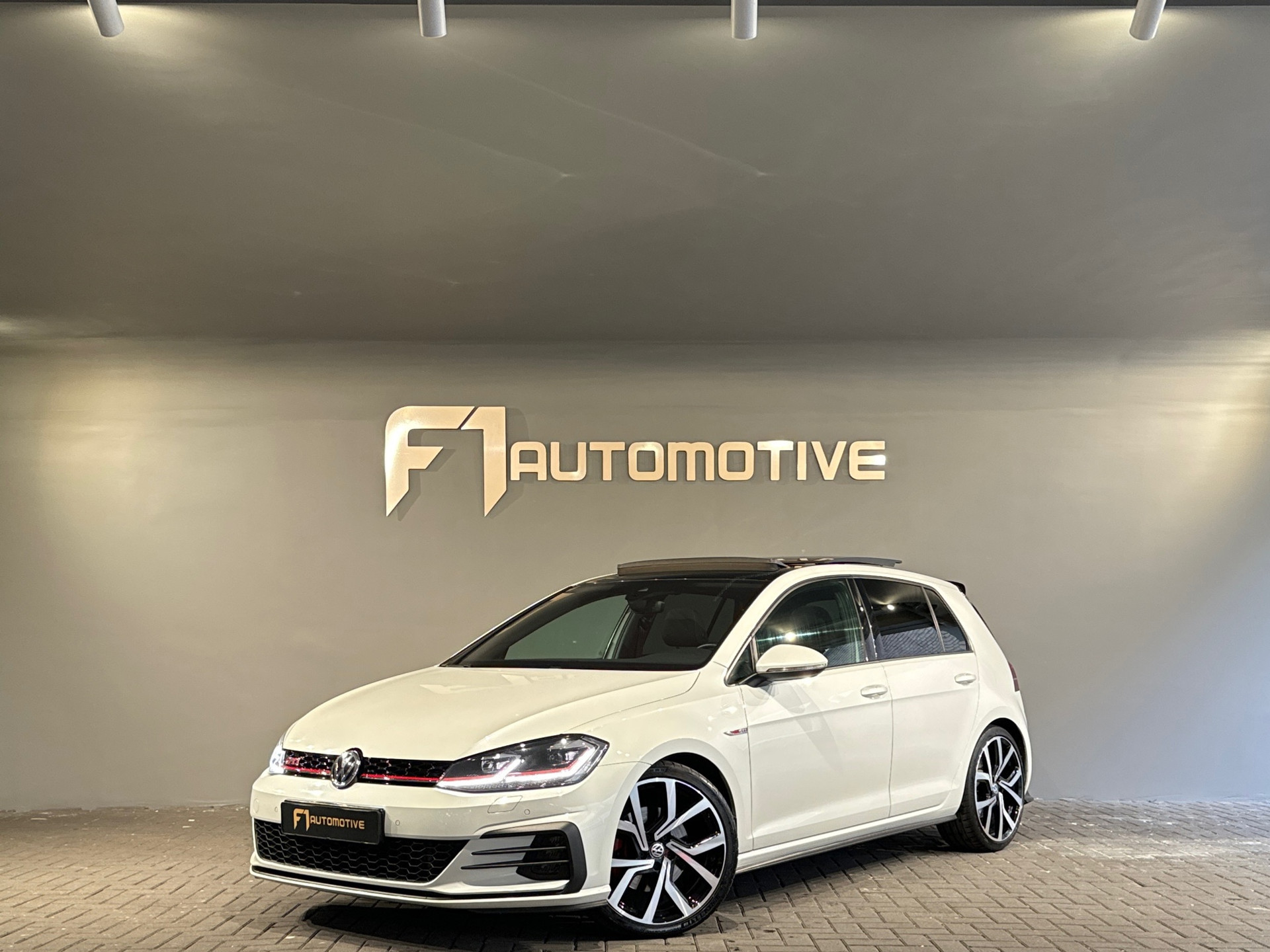 Volkswagen Golf 2.0 TSI GTI Pano|DCC|ACC|LaneAss|Parelmoer 45445478-0.jpg | F1 Automotive