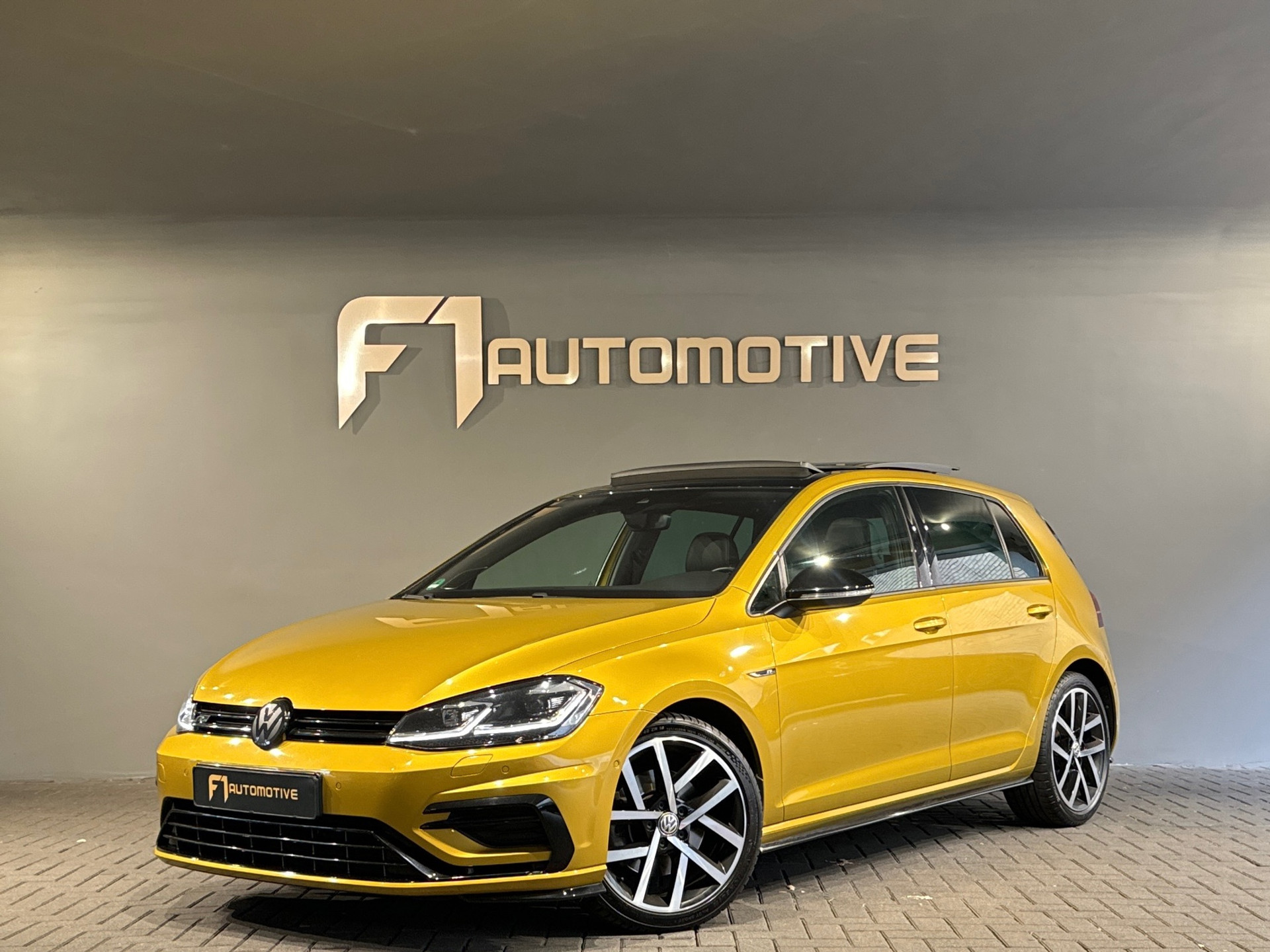 Volkswagen Golf 1.5 TSI Highline R-Line Pano|Leer|Dyna|Keyless 47148627-0.jpg | F1 Automotive